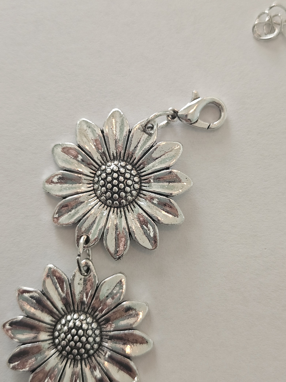 NWT Silver Sunflower Link Bracelet Bohemian Retro 70s Feminine Flower Preppy - Picture 3 of 5